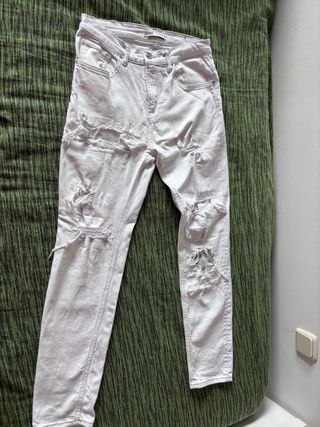 Pantalón vaquero Zara T40 desgastado