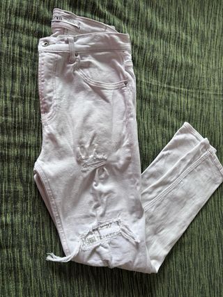 Pantalón vaquero Zara T40 desgastado