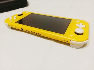 Nintendo Switch Lite Amarillo
