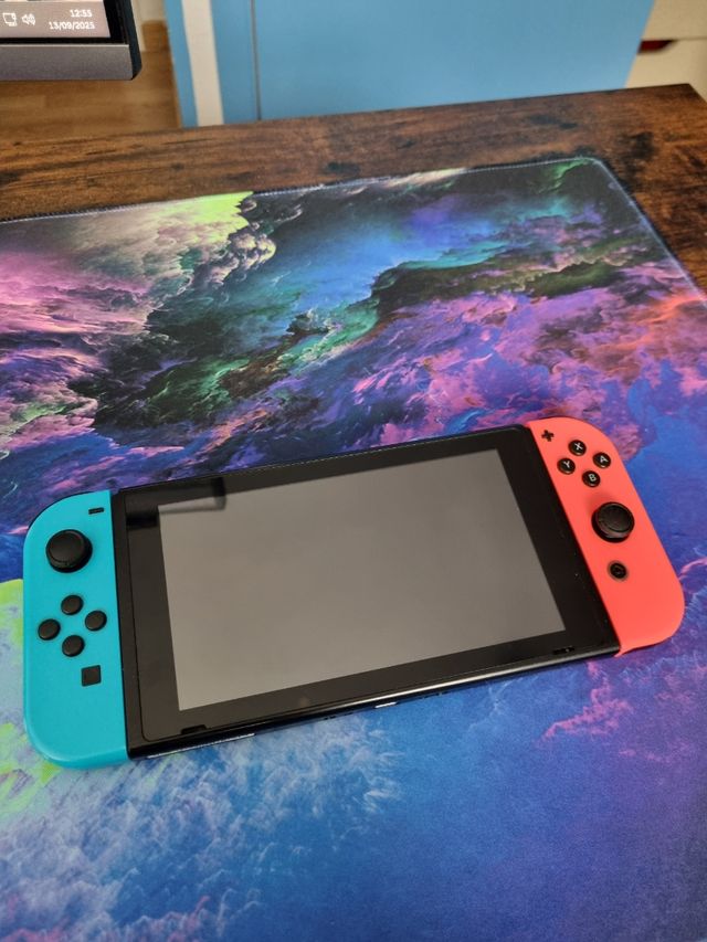 Nintendo Switch Azul y Rojo 1TB