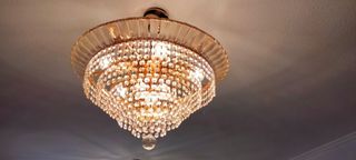 Lámpara de cristal dorada