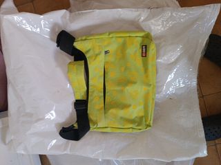 Bandolera verde y amarilla con estampado