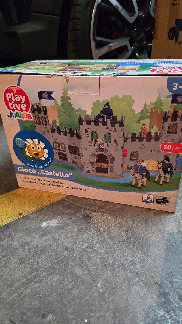 Castillo Playtive Junior con figuras