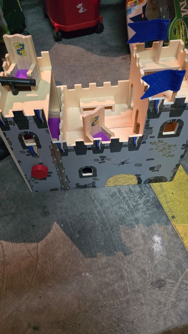 Castillo Playtive Junior con figuras