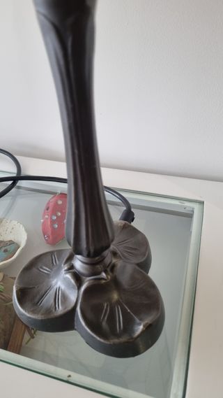 Lámpara de mesa beige marrón y hierro forjado
