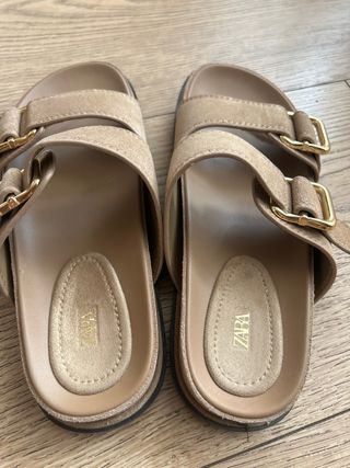 Sandalias planas Zara beige mujer