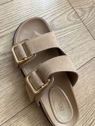 Sandalias planas Zara beige mujer