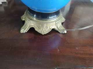 Antigua lampara quinqué porcelana azul  .