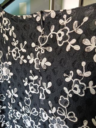 Vestido de fiesta negro con encaje