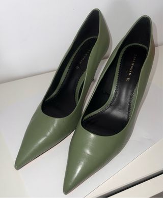 Zapatos de piel verde oliva tacón