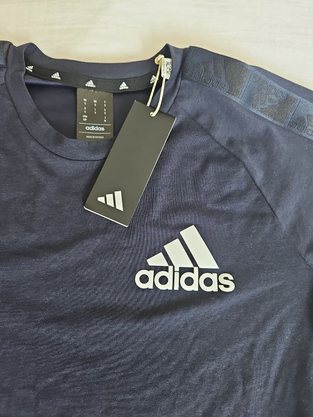 Camiseta deportiva Adidas azul marina
