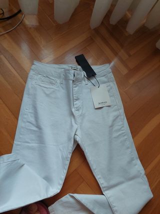 Pantalón blanco Stradivarius con cordones