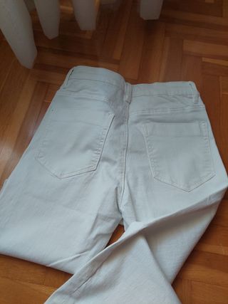 Pantalón blanco Stradivarius con cordones