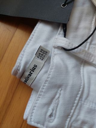 Pantalón blanco Stradivarius con cordones