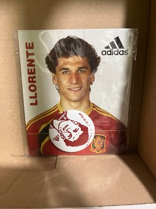 Postal y Chapa Llorente Adidas España