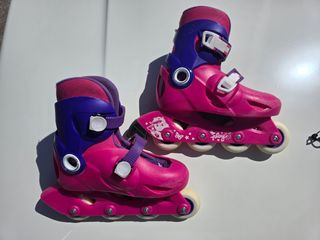 Patines en línea rosas con protecciones