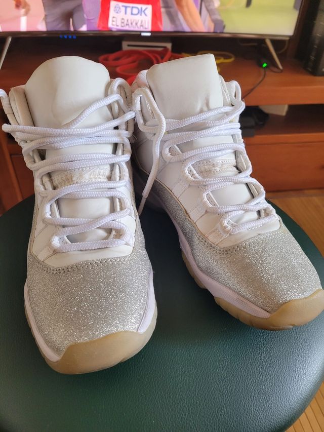 Zapatillas Jordan 11 Plata y Blanco