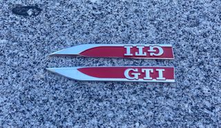 Insignia Lateral VW GTI Roja