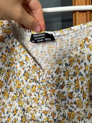 Camiseta floral Bershka