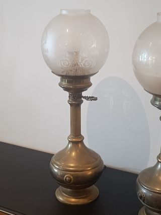 Lámparas de mesa antiguas doradas