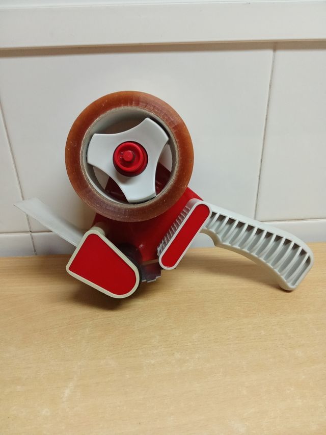 Precintadora de cinta adhesiva