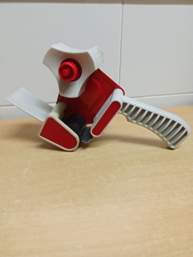 Precintadora de cinta adhesiva