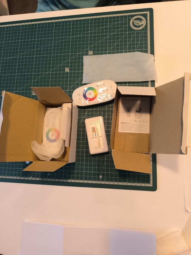 2 Controladores/reguladores LED RGBW 12/24V DC