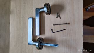 Manillas de puerta con roseta a rosca