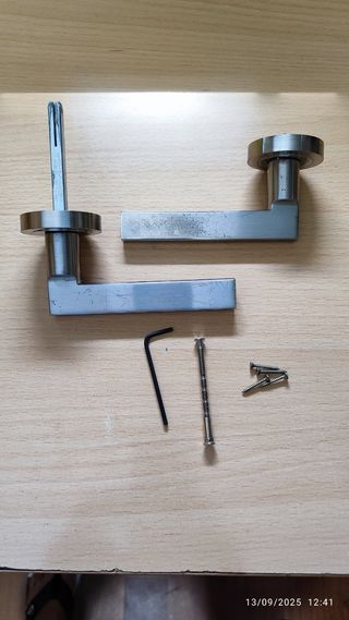 Manillas de puerta con roseta a rosca