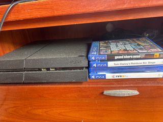 PS4 (PlayStation 4) + 3 Juegos+2 mandos