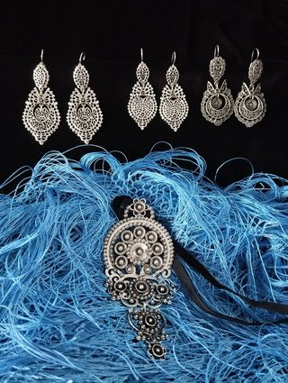 Pendientes dorados tradicionales
