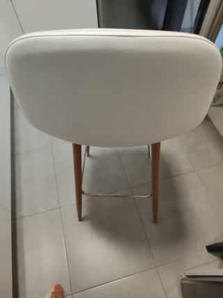 Silla alta cocina beige y madera