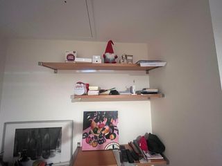 Conjunto completo: Escritorio, cajonera y baldas