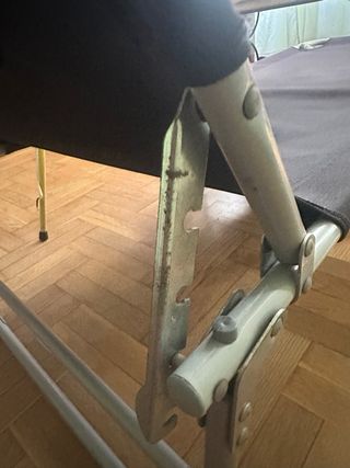 Hamaca de playa negra y plateada