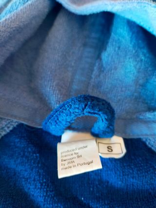 Albornoz con capucha azul