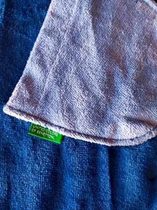 Albornoz con capucha azul
