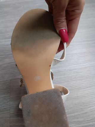 Sandalias blancas tacón