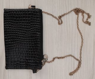 Bolso de mano con cadena dorada