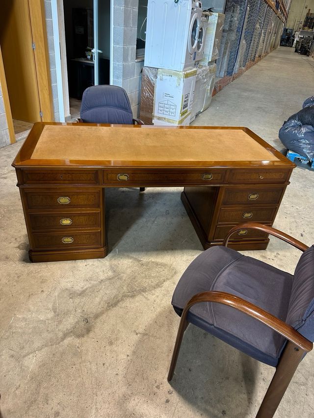 Mesa de despacho ejecutivo de madera chapa de raíz