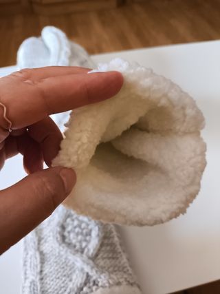 Calcetines altos y calentitos grises