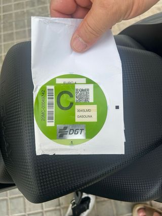 Keeway 125cc Negra con Detalles Aamrillos,