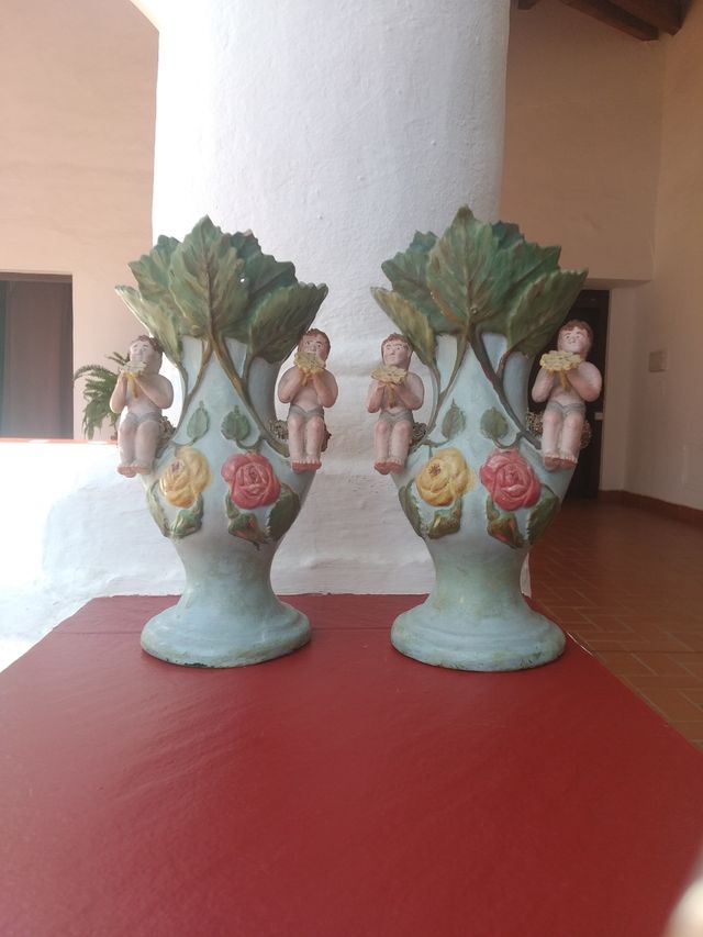 2 Jarrones de cerámica antiguo con figuras