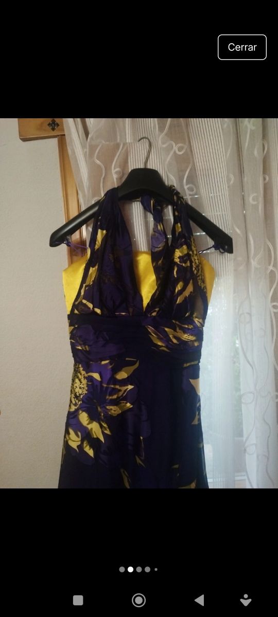 Vestido largo morado con estampado floral dorado