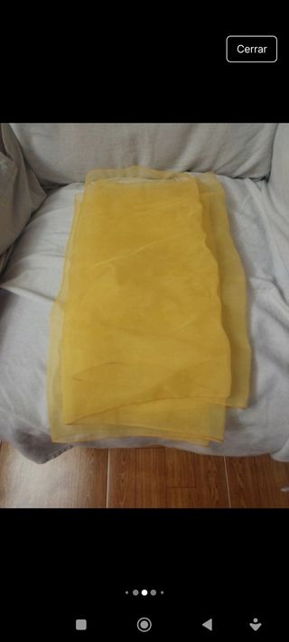 Vestido largo morado con estampado floral dorado