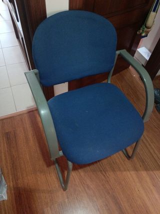 Silla de oficina azul y gris