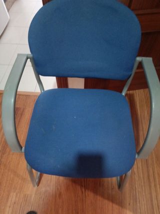 Silla de oficina azul y gris