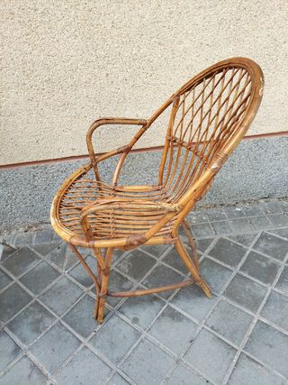 Silla con brazos mimbre vintage para terraza