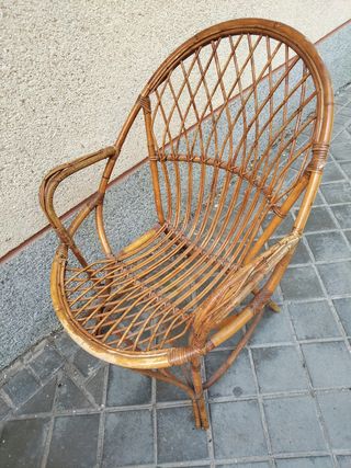 Silla con brazos mimbre vintage para terraza