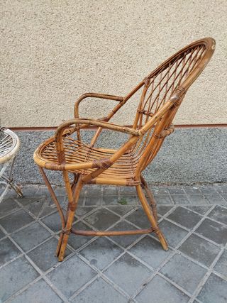 Silla con brazos mimbre vintage para terraza