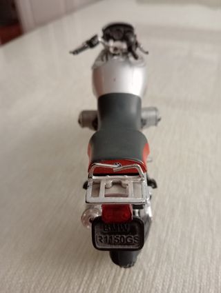 Moto BMW R1150GS a escala